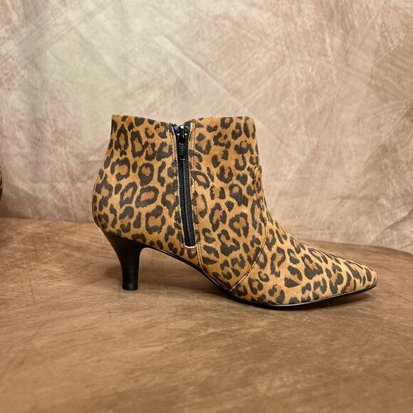 Clarks Collection Ankle Boots Suede Leopard Print Pointed Toe Kitten Heel 6.5M - Picture 6 of 12